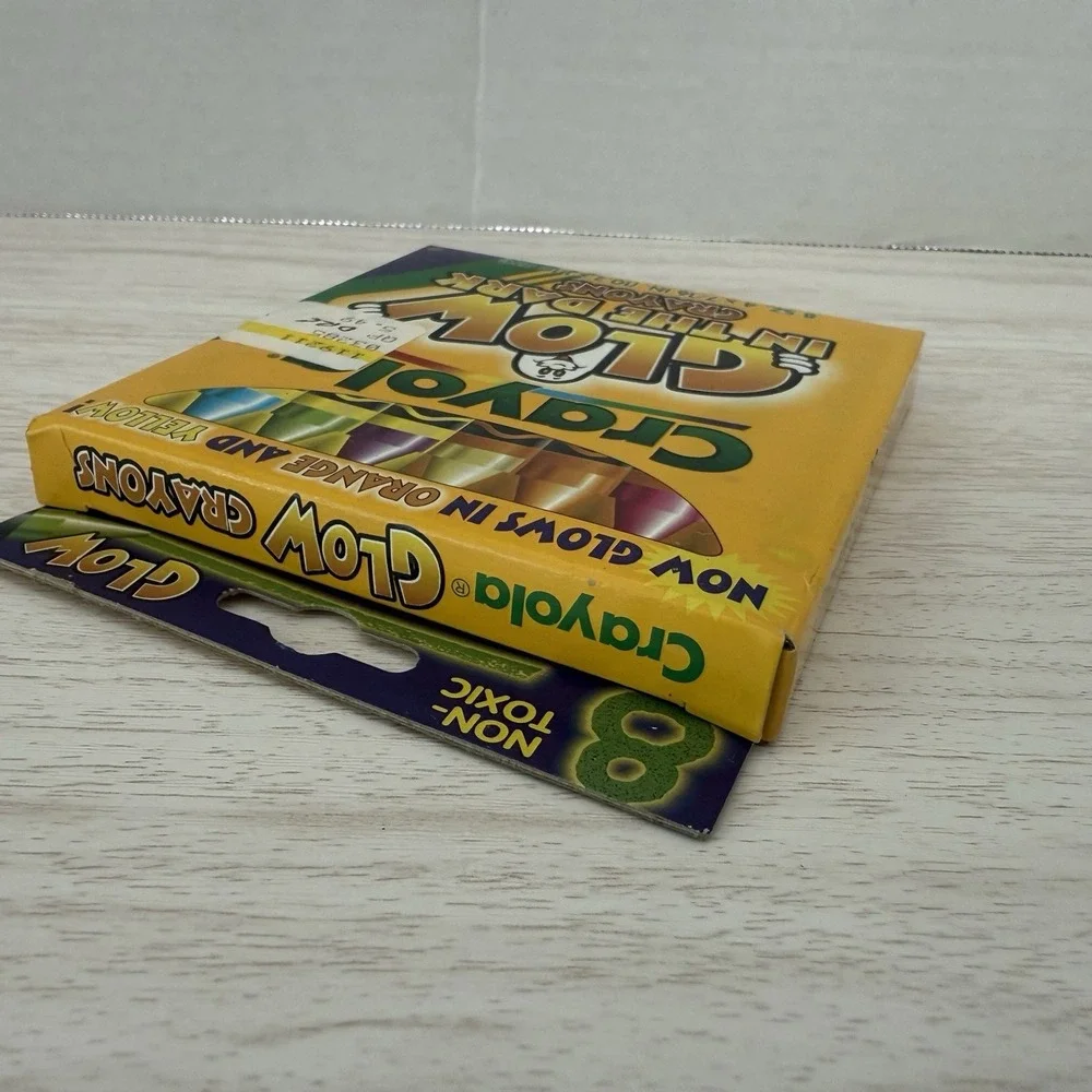 Crayola‎ Glow in the Dark Crayons 8 Pack New Unused Vintage 1997